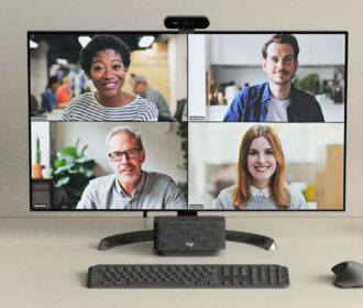 چگونه ارتفاع و زاویه وب‌کم را برای کیفیت برتر در ویدئو کنفرانس تنظیم کنیم؟